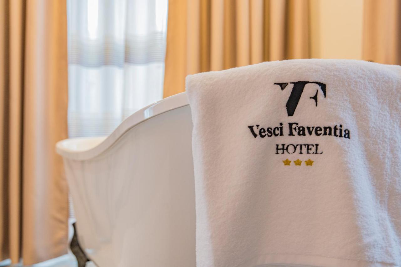 Готель Vesci Faventia Huetor Tajar Екстер'єр фото